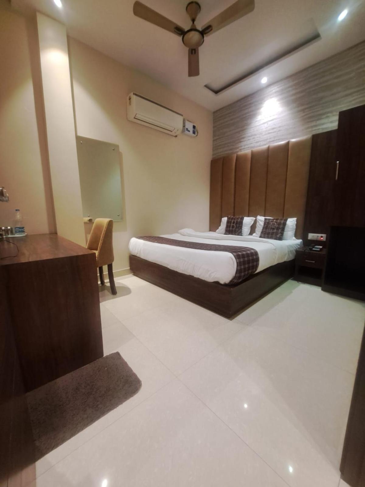 Hotel Blossom Inn Amritsar Dış mekan fotoğraf
