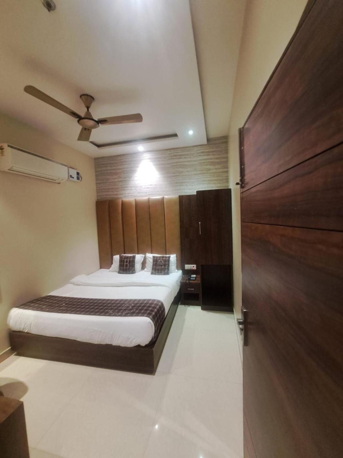 Hotel Blossom Inn Amritsar Dış mekan fotoğraf