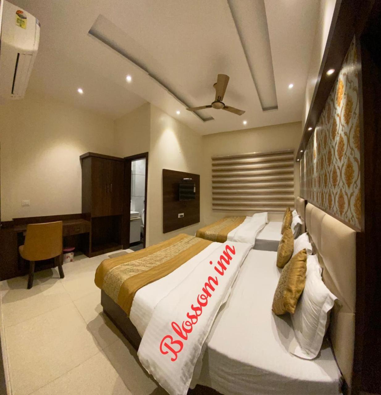 Hotel Blossom Inn Amritsar Dış mekan fotoğraf