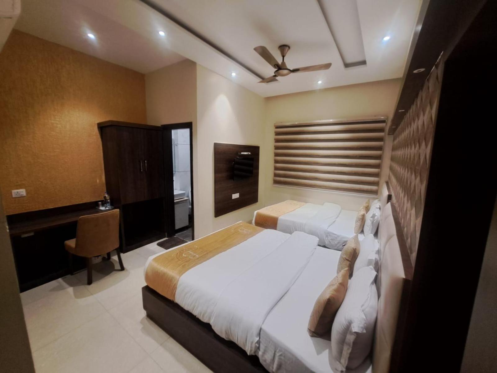 Hotel Blossom Inn Amritsar Dış mekan fotoğraf